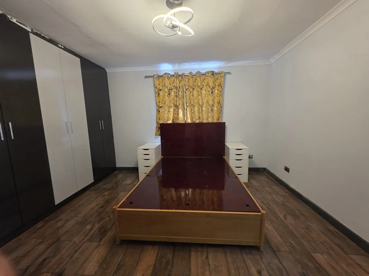 Room Howberry Road in London