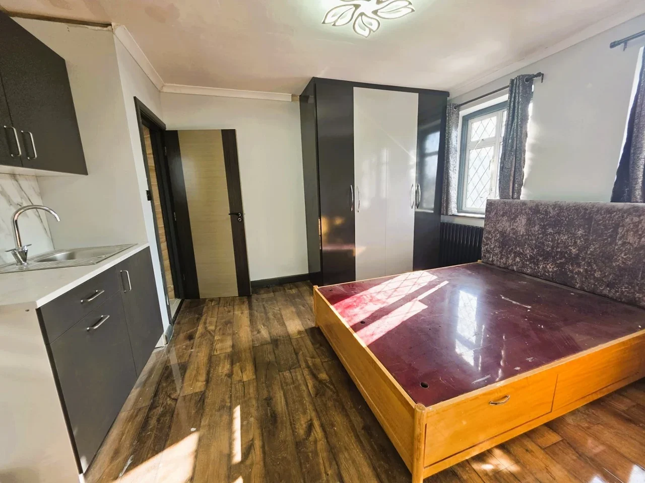 Room Howberry Road in London