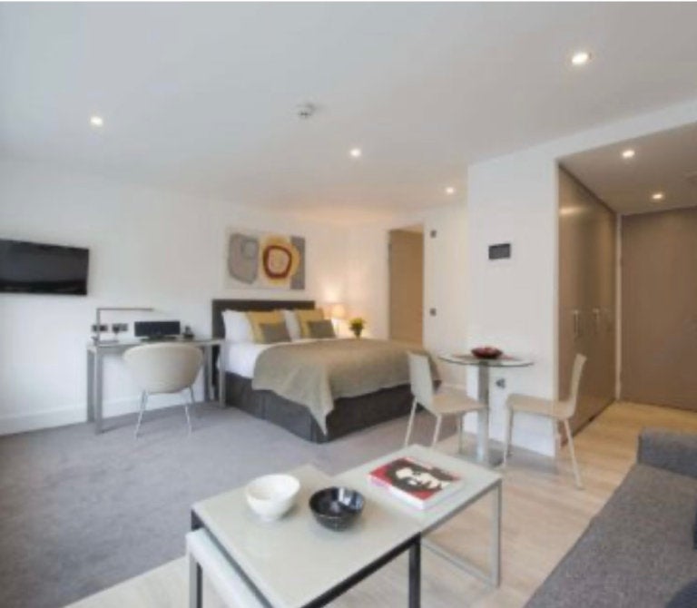 Flat Rosebery Avenue in Greater London