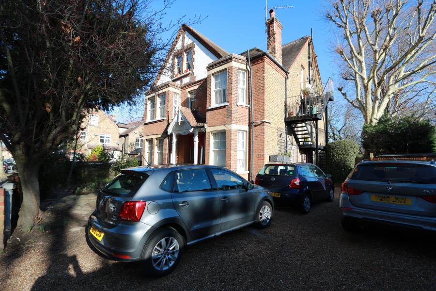 Flat Balaclava Road in Greater London