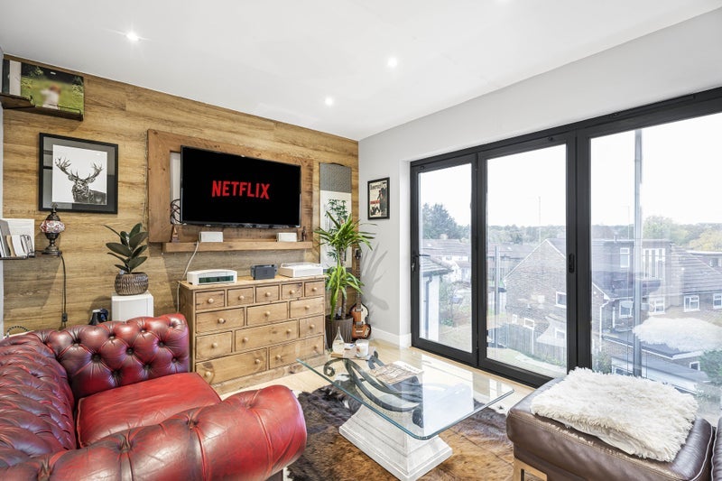 Room Colney Hatch Lane in Greater London