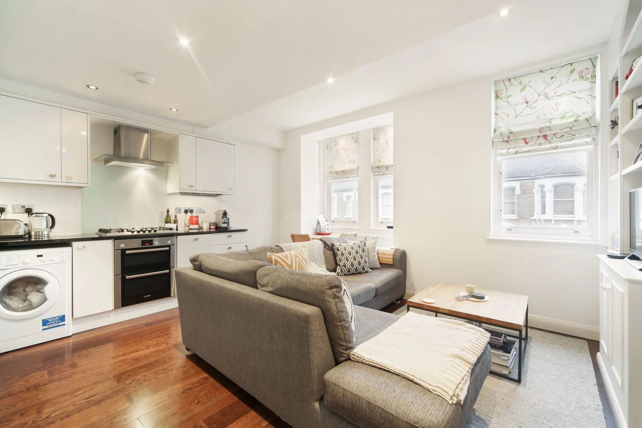 Flat Dawes Road in Greater London