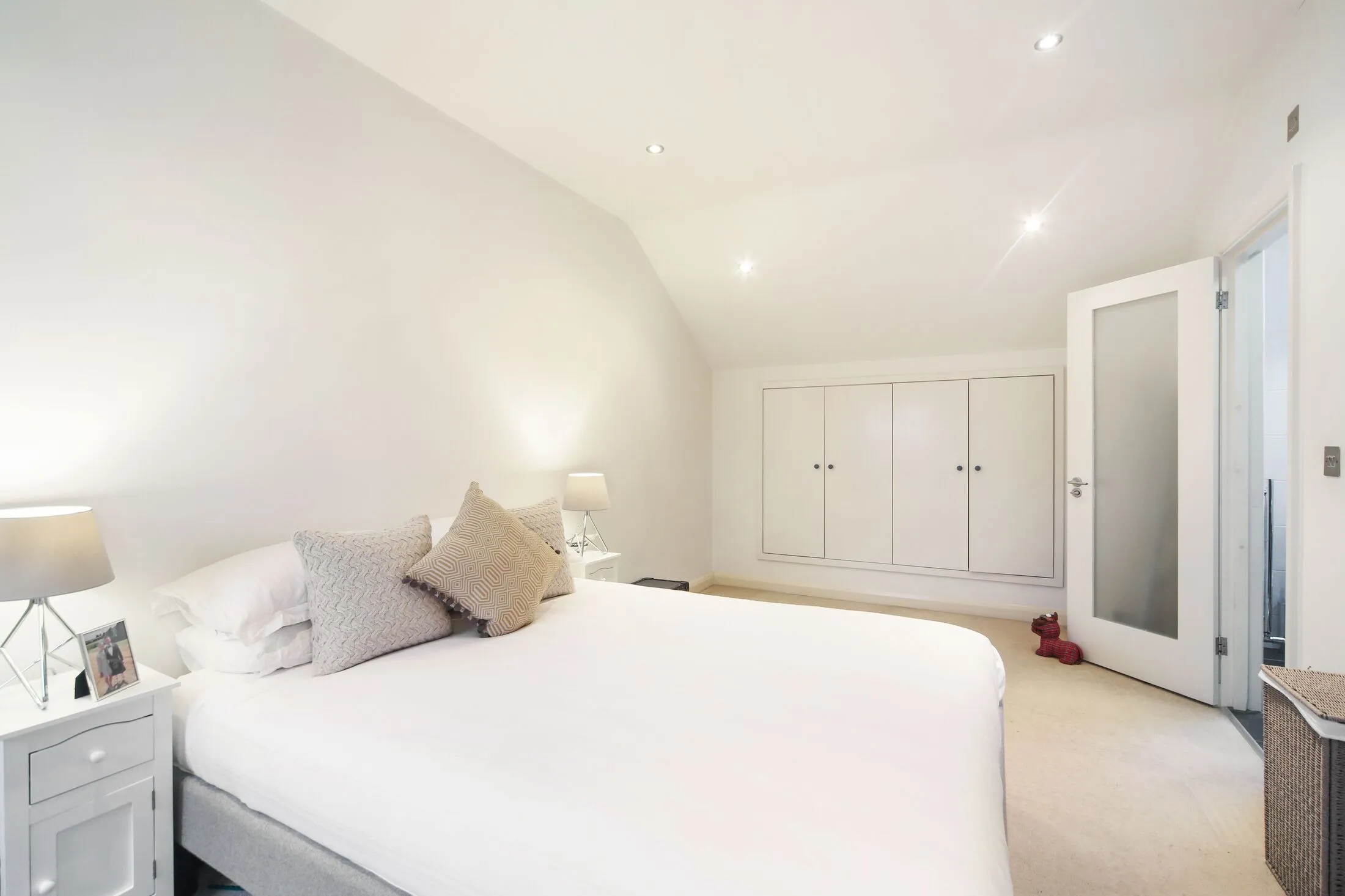 Flat Dawes Road in Greater London