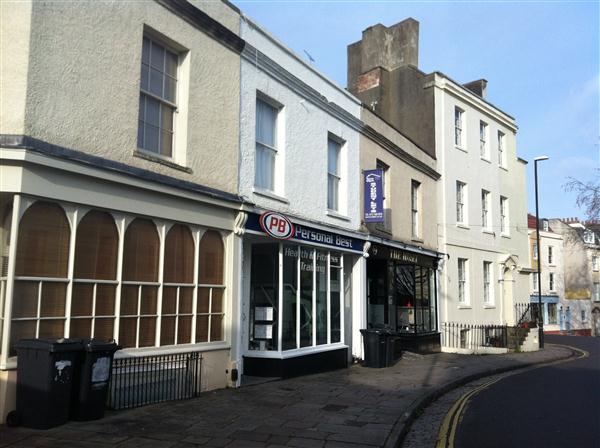 Flat Clifton Road in Bristol
