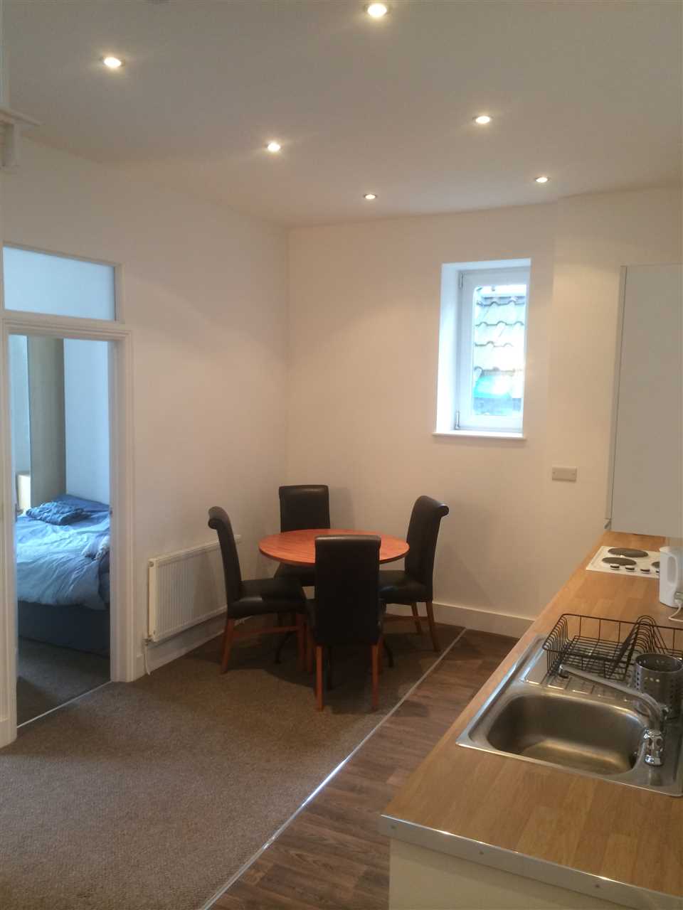 Flat Clifton Road in Bristol
