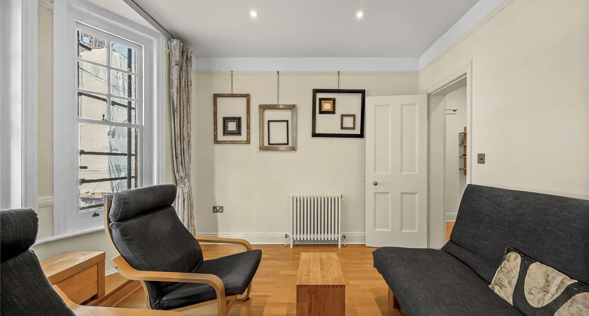 Flat Wells Street in City of Westminster