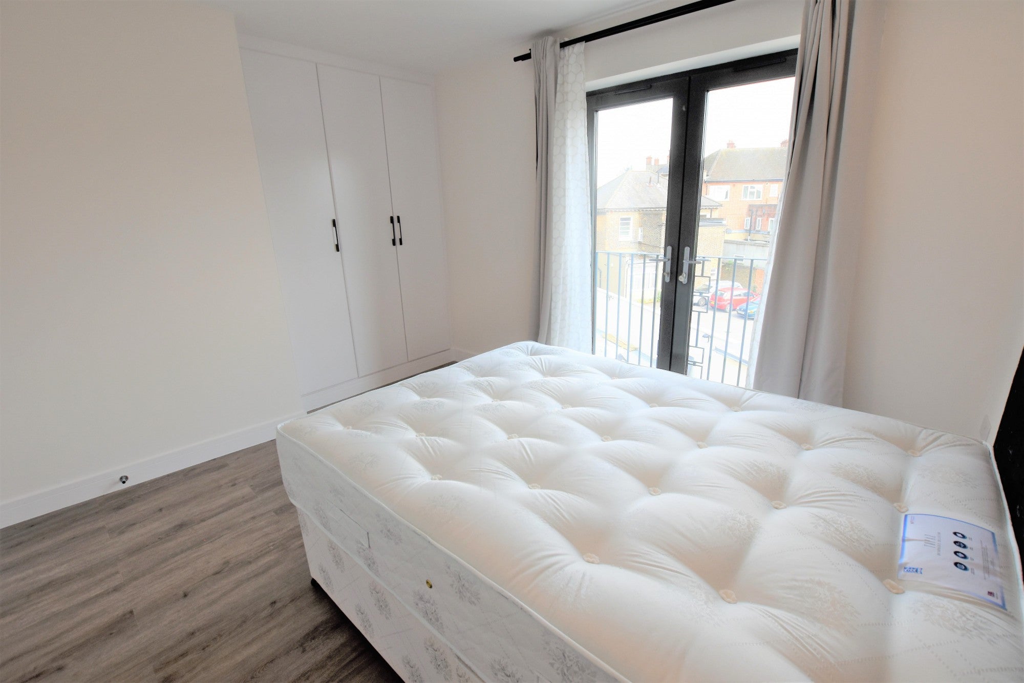 Flat Mitcham Road in Greater London