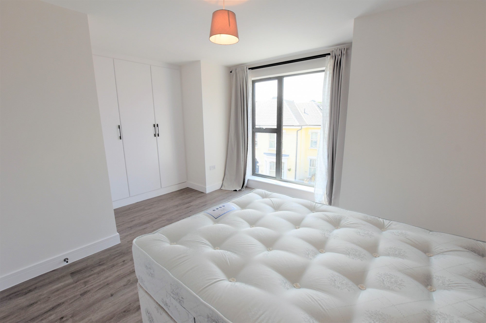 Flat Mitcham Road in Greater London