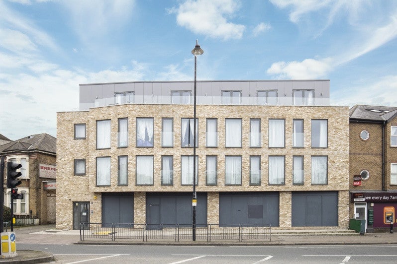 Flat Mitcham Road in Greater London