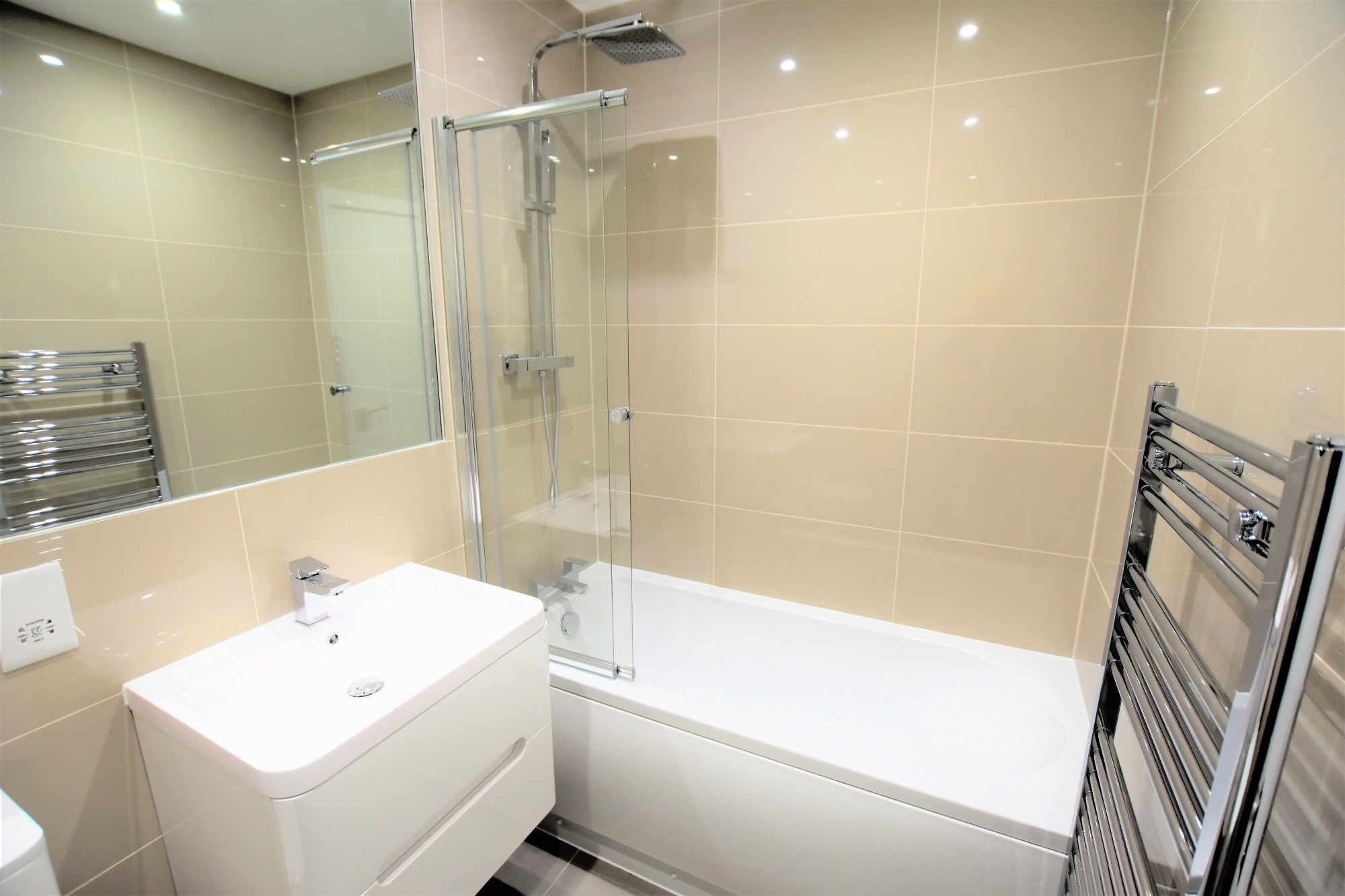 Flat Mitcham Road in Greater London