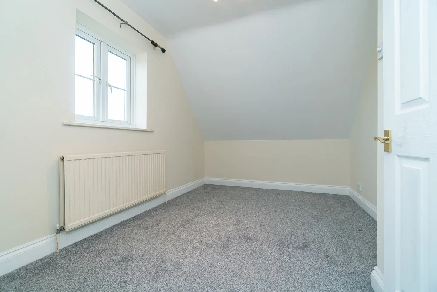 Flat Woodlands Road in Reigate and Banstead
