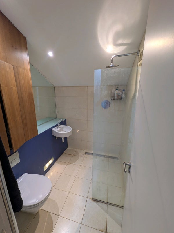 Room Lynton Road in Greater London
