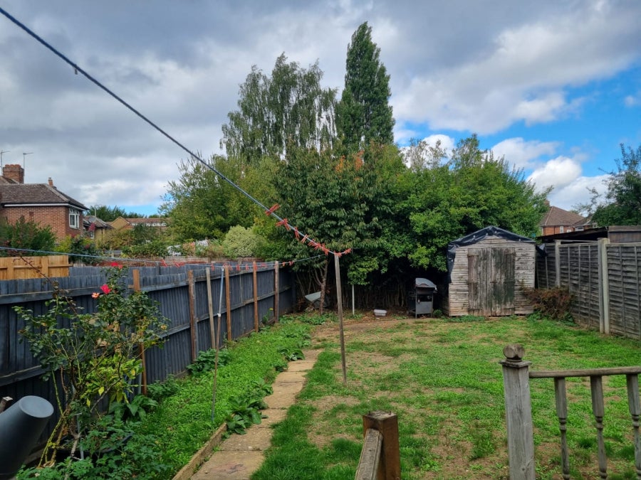 House Oaklands Drive in Northampton