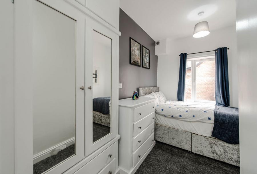 Room Liverpool Road in Salford