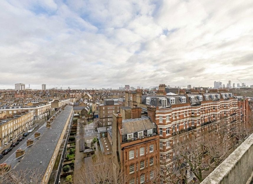 Flat Sloane Avenue in Greater London