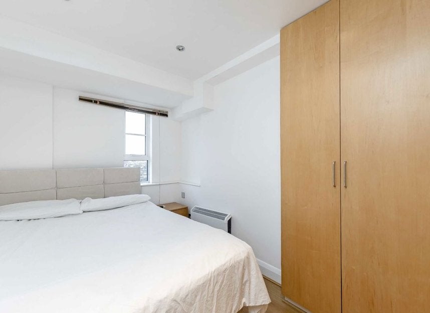 Flat Sloane Avenue in Greater London