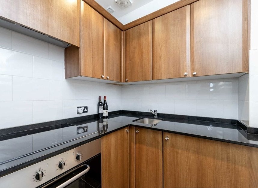 Flat Sloane Avenue in Greater London