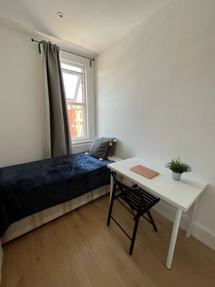 Room Mora Road in Greater London