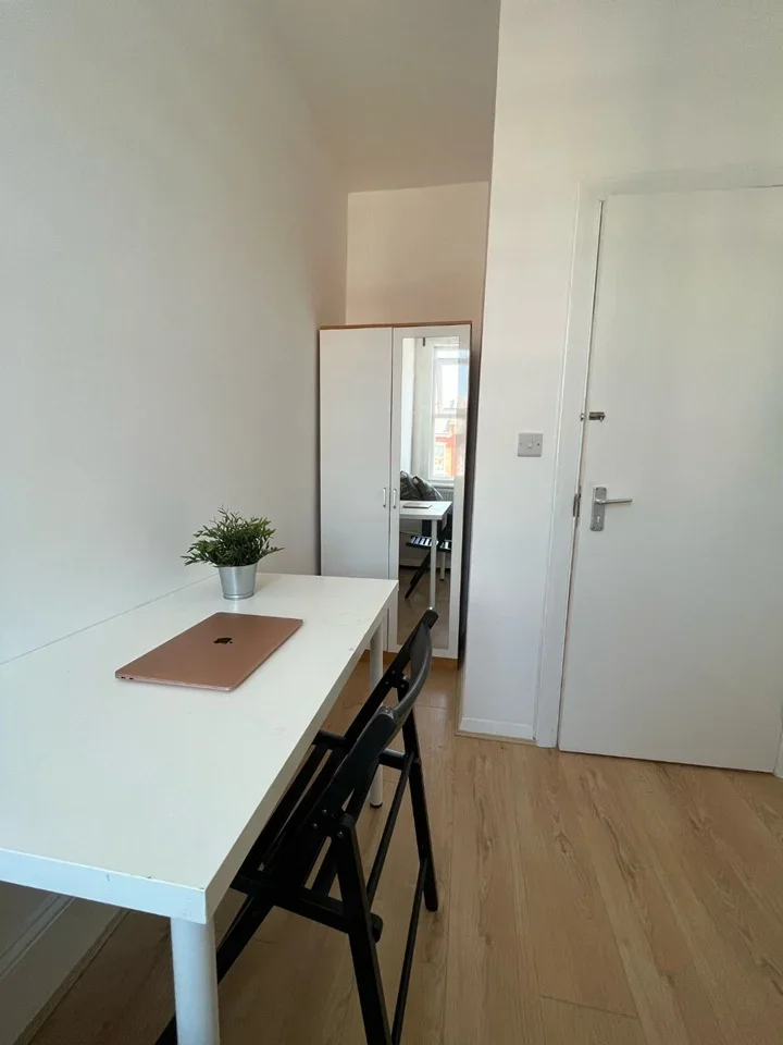 Room Mora Road in Greater London