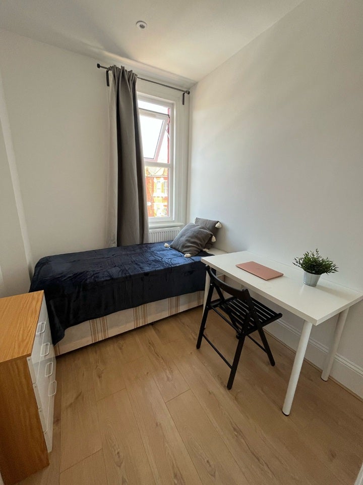 Room Mora Road in Greater London