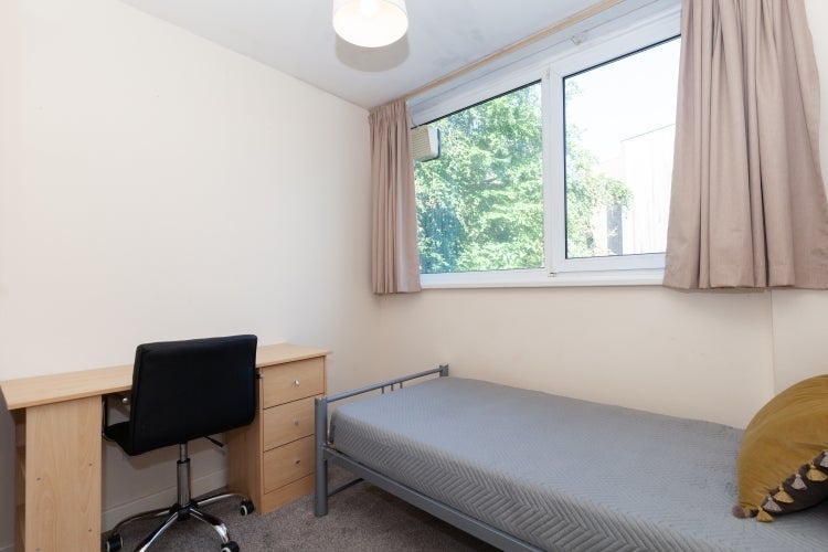 Room Horwood Close in Oxford