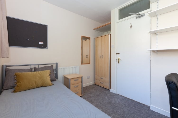 Room Horwood Close in Oxford