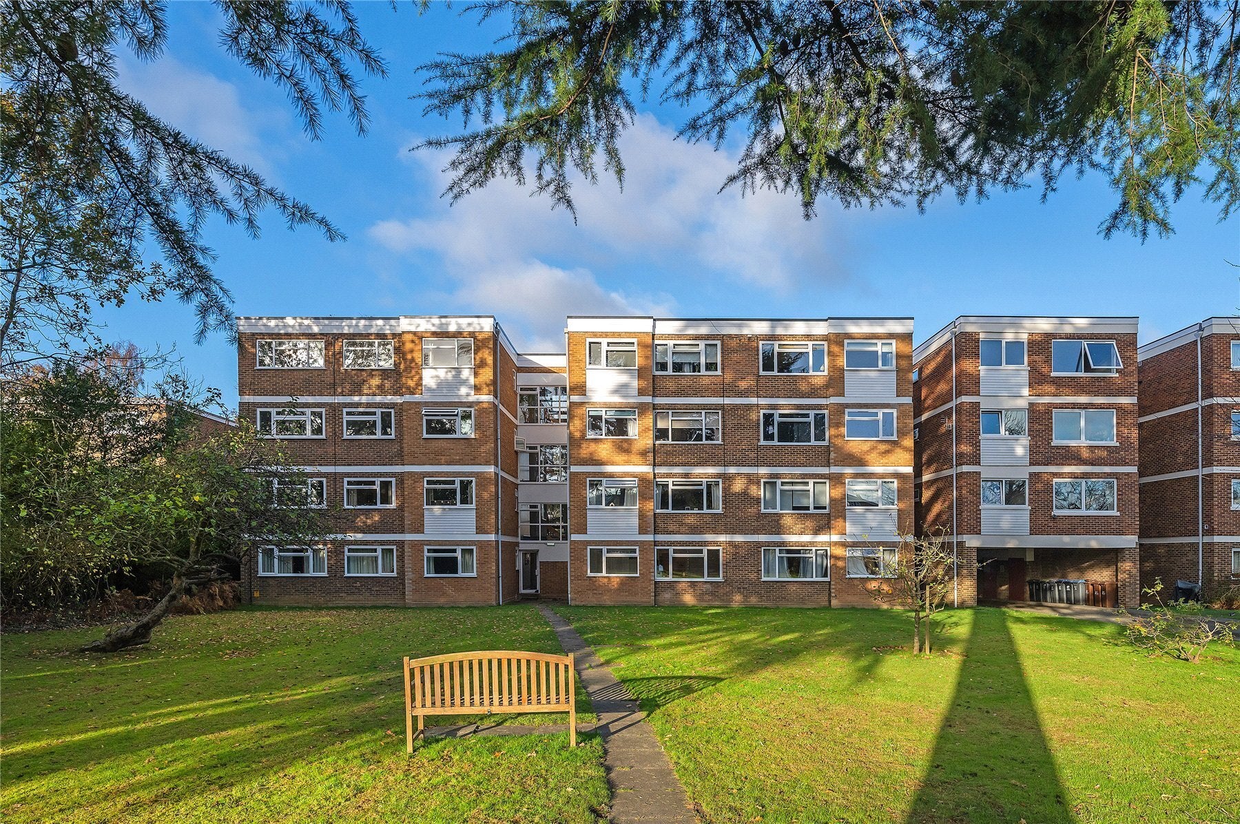 Flat Elsa Court in Greater London