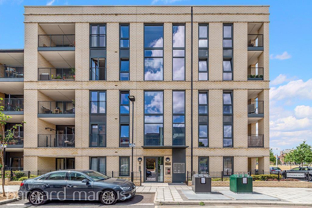 Flat Eythorne Road in Greater London