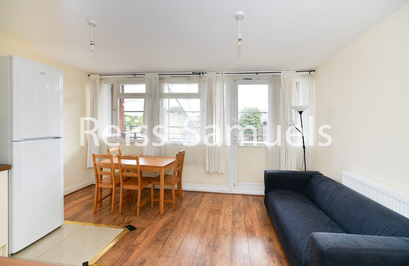 Flat Olney Road in Greater London