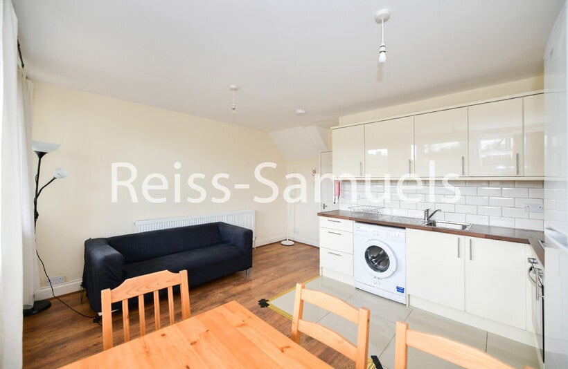 Flat Olney Road in Greater London