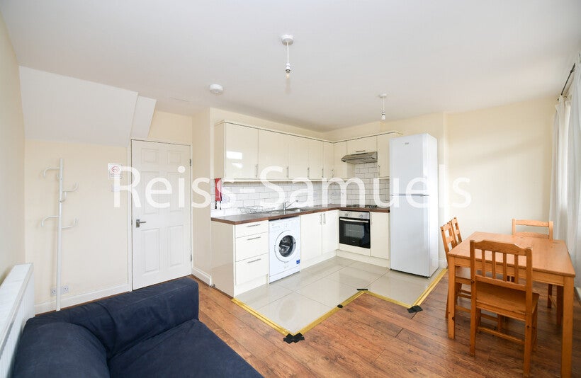 Flat Olney Road in Greater London