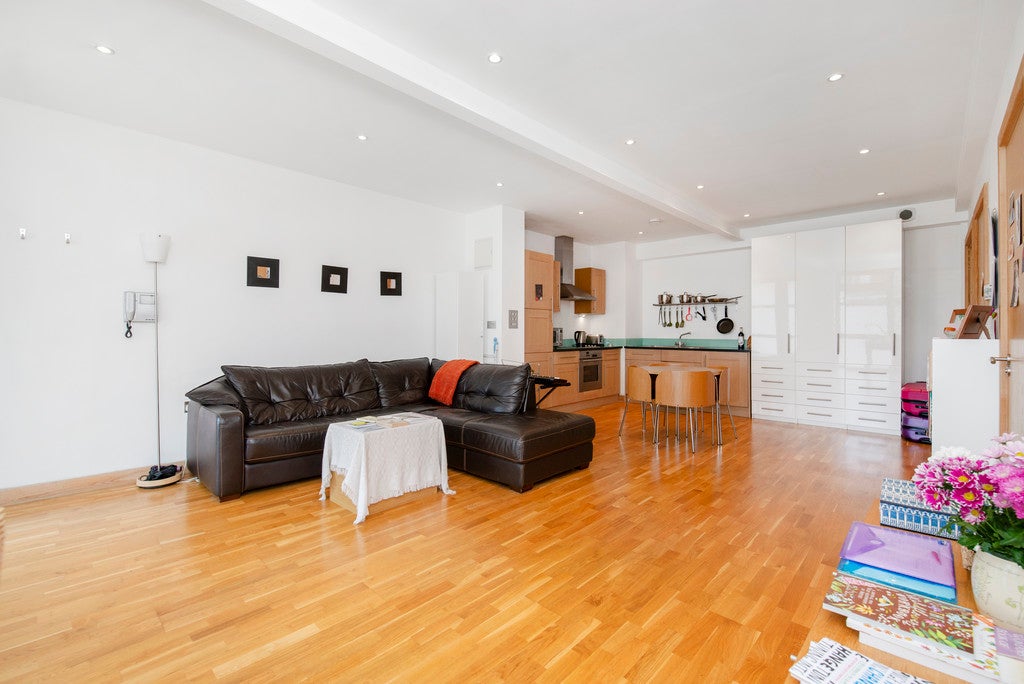 Flat Banister Road in Greater London