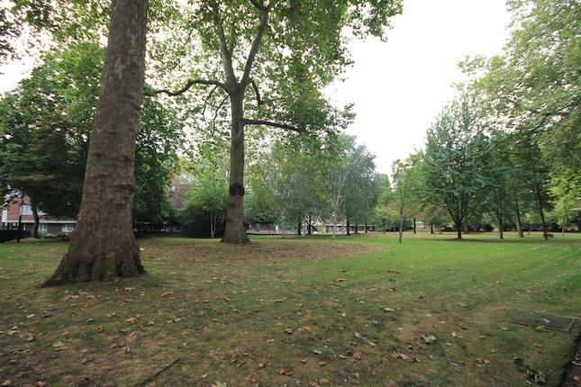Room Cleveland Gardens in City of Westminster