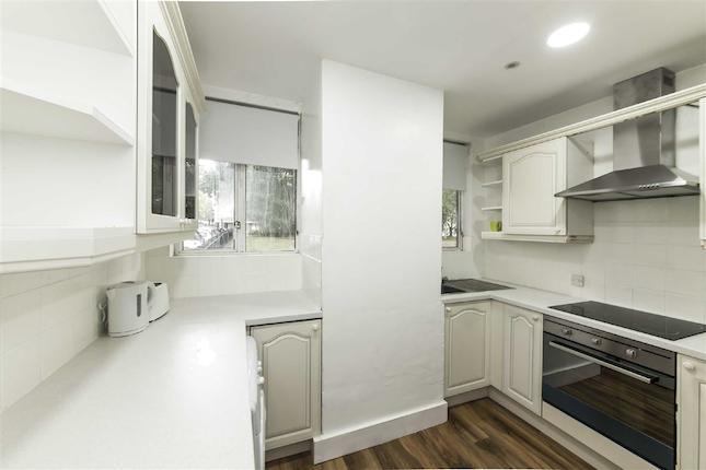 Room Cleveland Gardens in City of Westminster