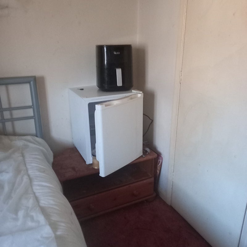 Room Galahad Road in Crawley