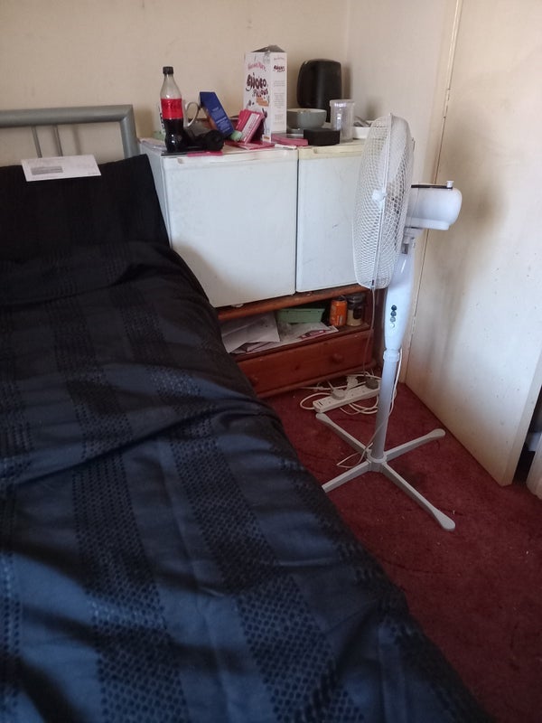 Room Galahad Road in Crawley