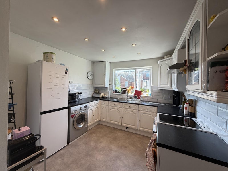 Room Kennington Avenue in Bristol