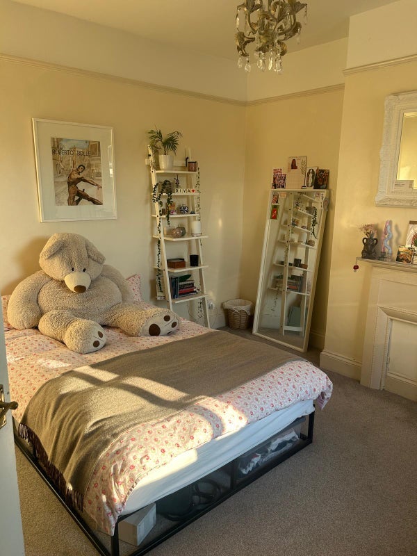 Room Kennington Avenue in Bristol