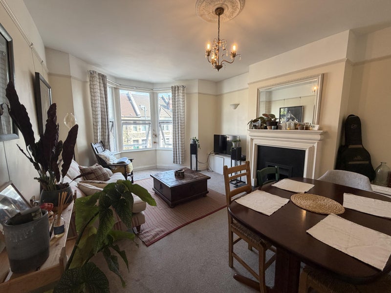 Room Kennington Avenue in Bristol