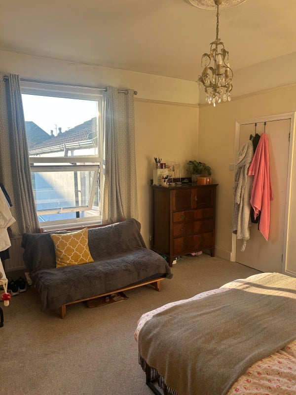 Room Kennington Avenue in Bristol