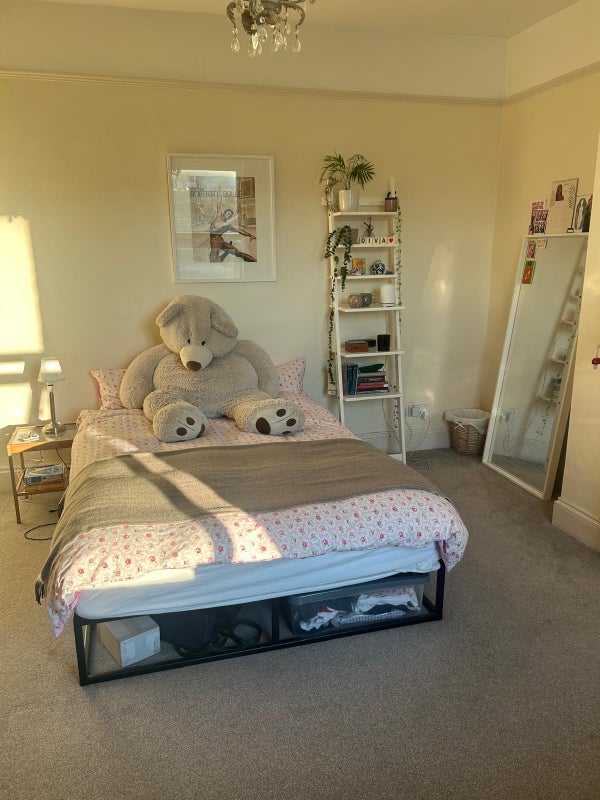 Room Kennington Avenue in Bristol