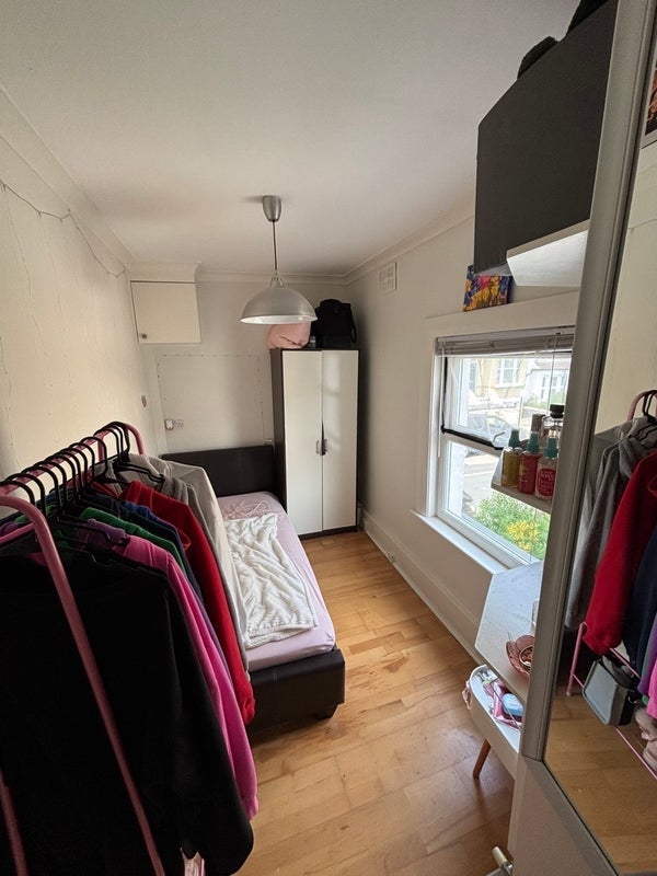 Room Lothair Road in Greater London
