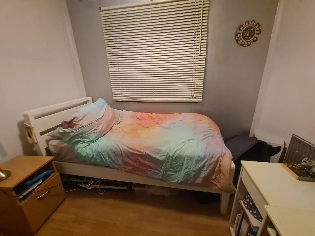 Room Lonsdale Drive in Greater London