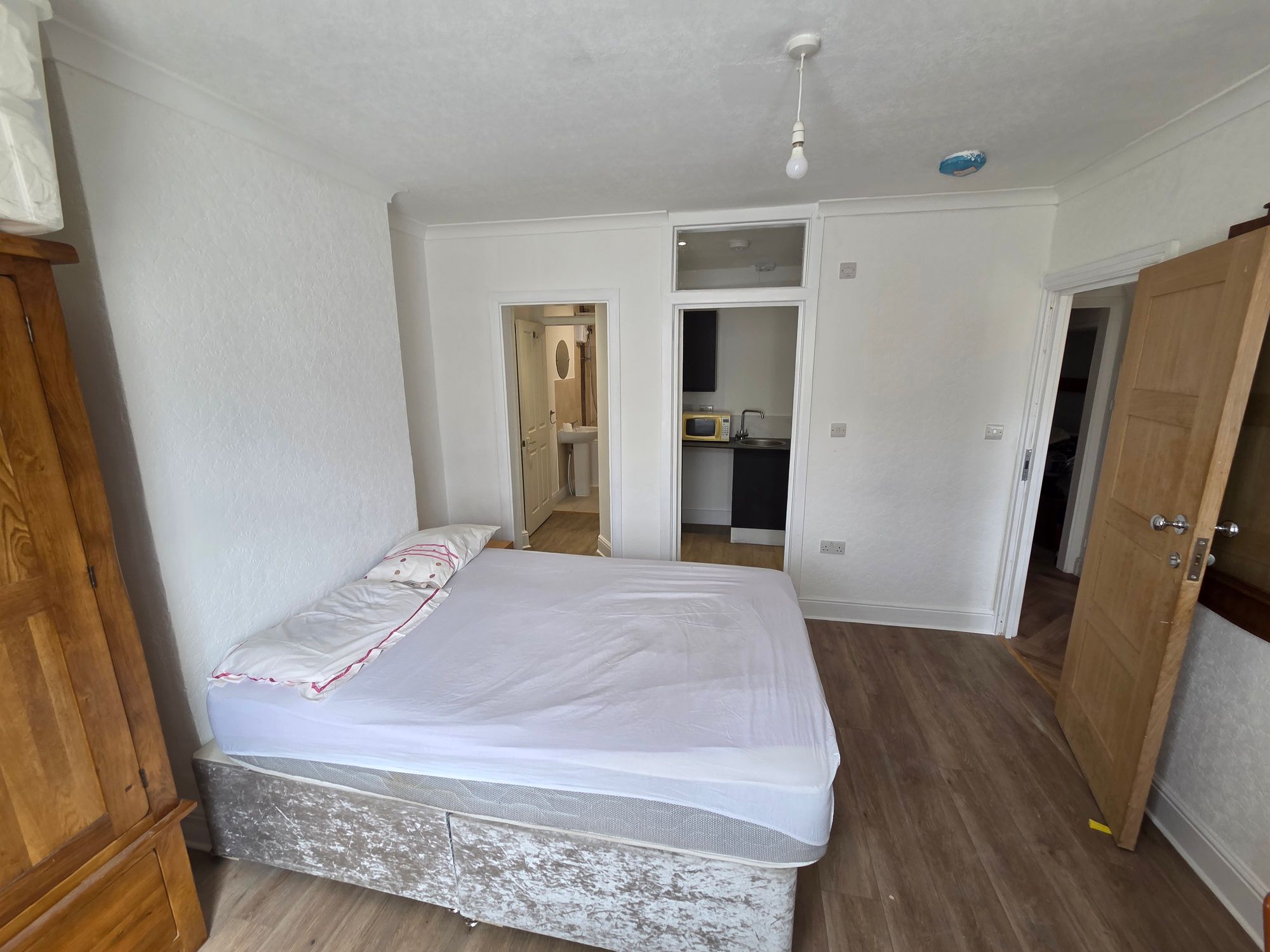 Room Franklin Crescent in Greater London