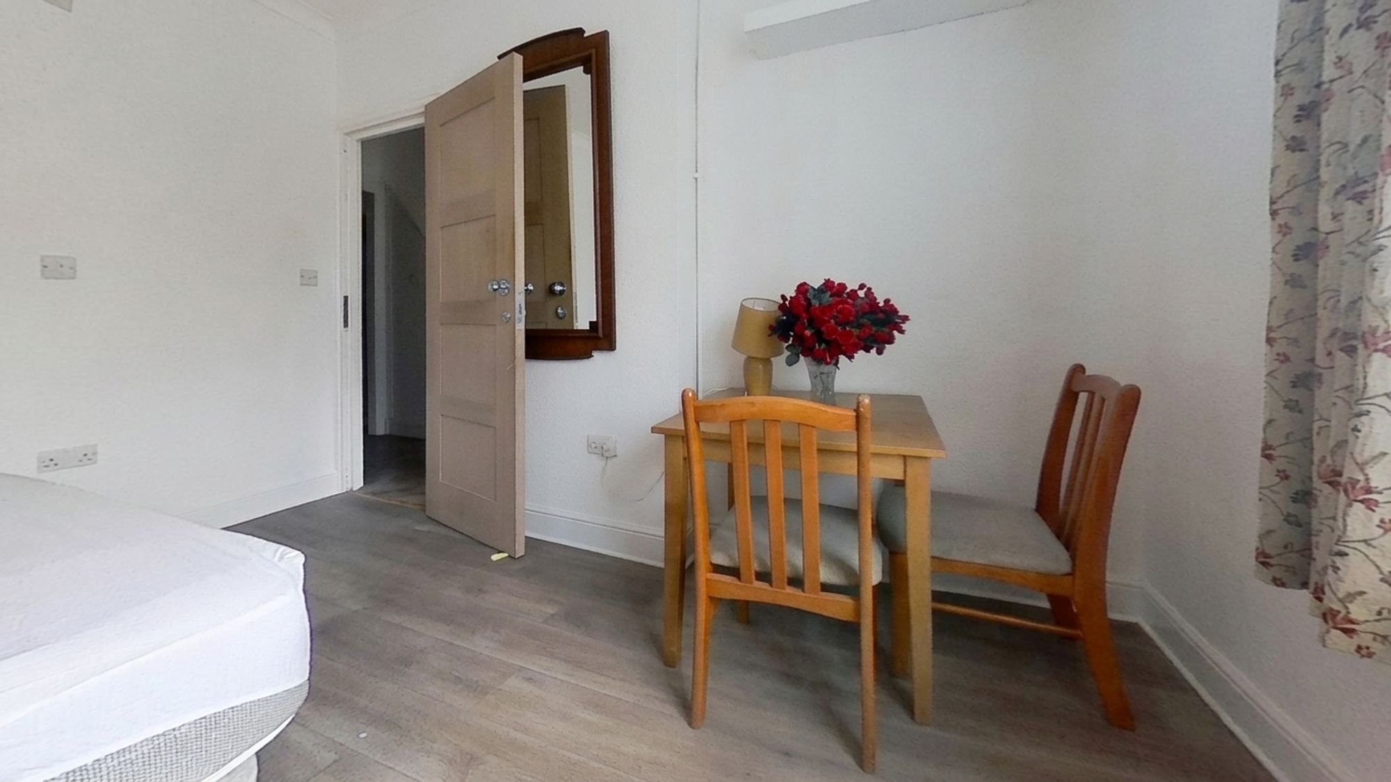 Room Franklin Crescent in Greater London
