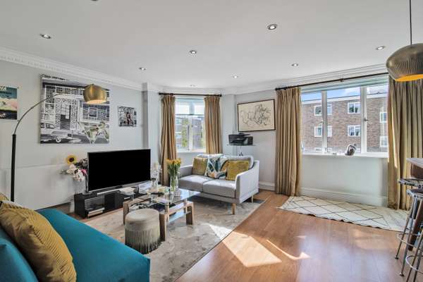 Flat Gloucester Terrace in City of Westminster
