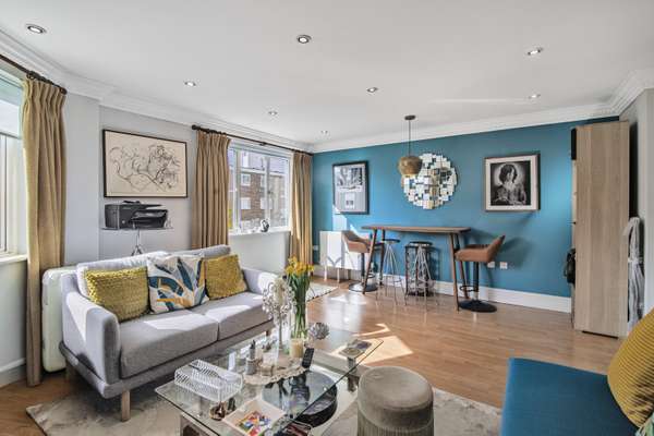 Flat Gloucester Terrace in City of Westminster