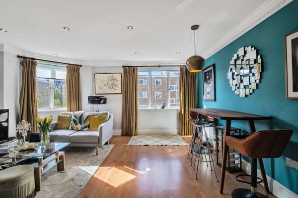 Flat Gloucester Terrace in City of Westminster