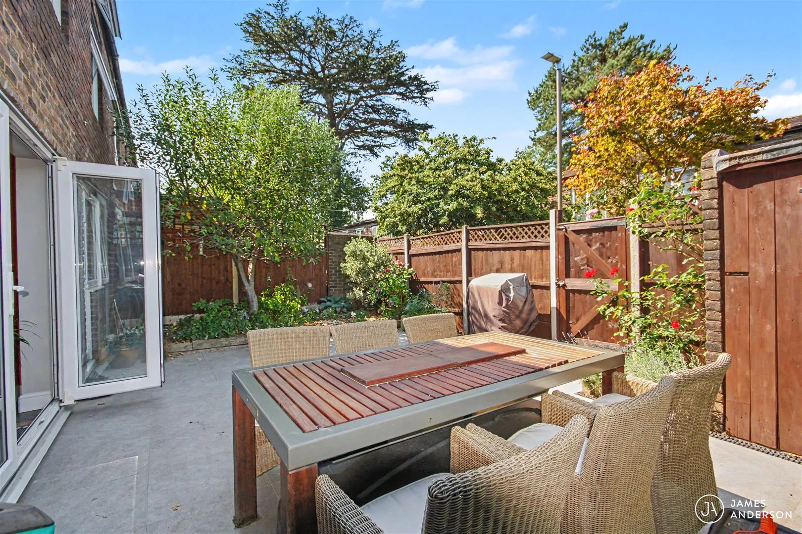 House Dowdeswell Close in Greater London