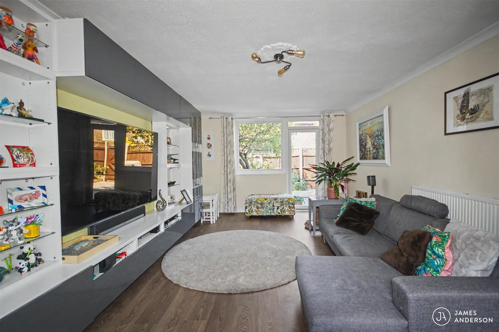 House Dowdeswell Close in Greater London